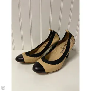 Shoes Luxury Designer By Chanel In Black & Cream, Size: 6